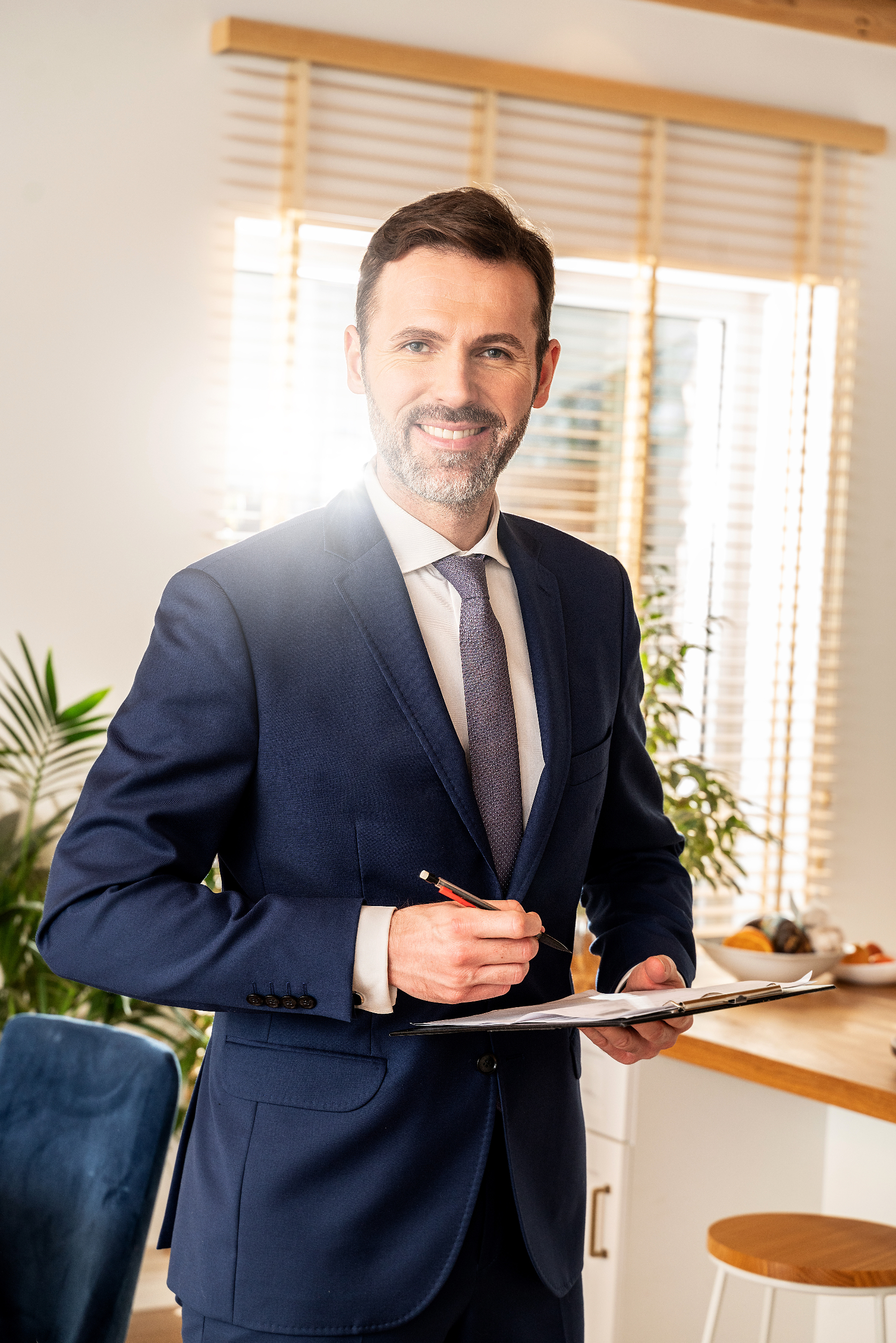 real-estate-agent-182005752 real estate agent